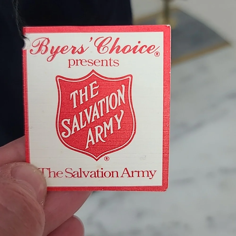 Byers' Choice Caroler Collectible 2005 Salvation Army Woman with Shopping Bags